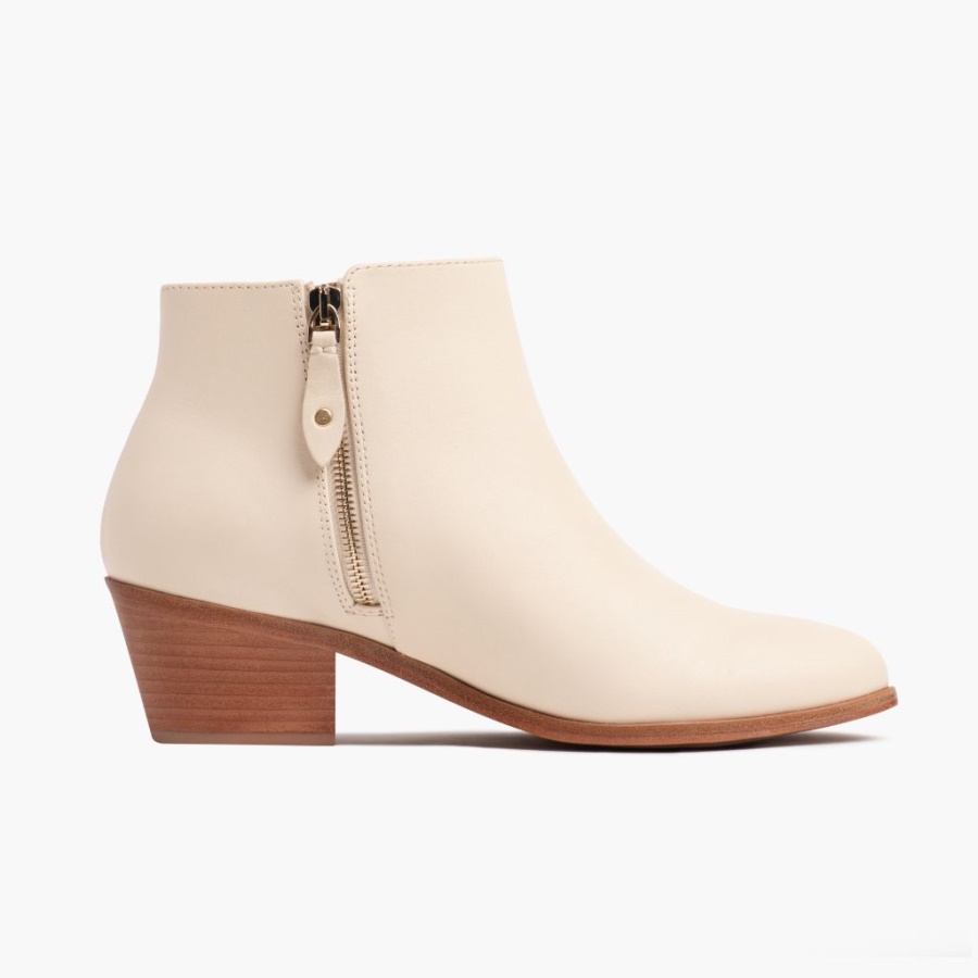 ベージュのダウンタウン火曜日