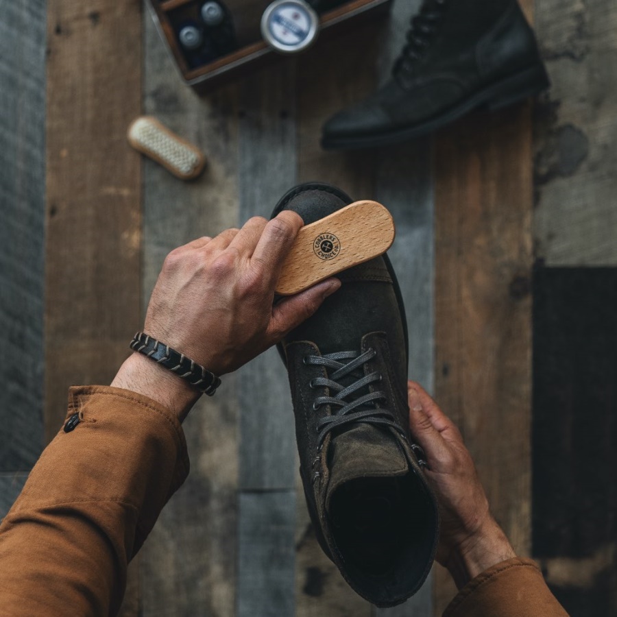 コブラーズ チョイス スエード & ヌバック ブラッシュ マンデー