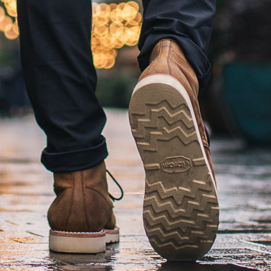 土曜日の焼けた銅の外交官