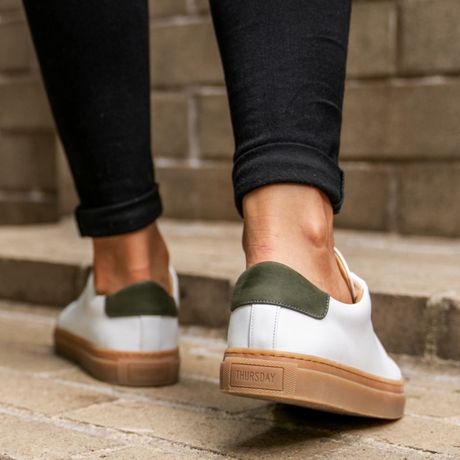 日曜日の白緑の女性の遺産