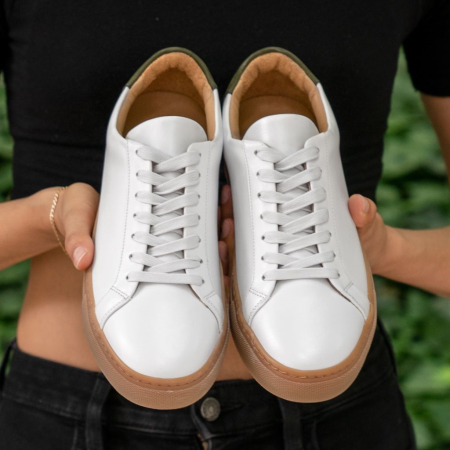 日曜日の白緑の女性の遺産