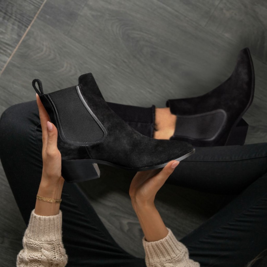 木曜日の黒い公爵夫人のブーティー